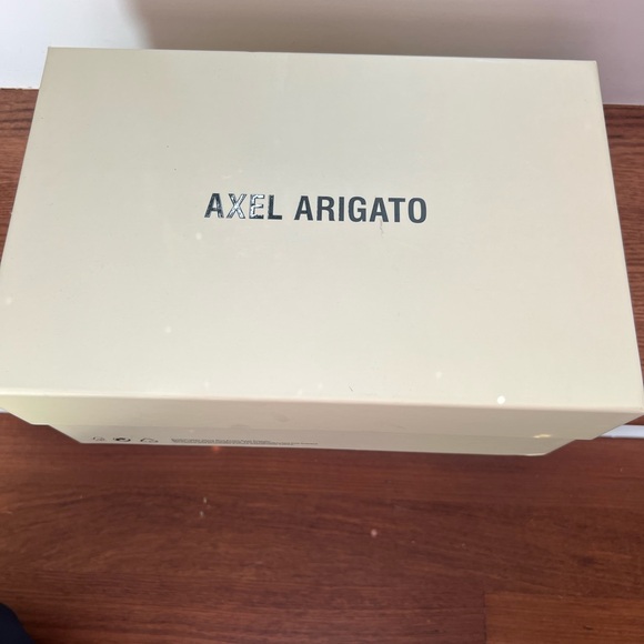 Axel Arigato Off-White Shoe Box - Picture 5 of 8